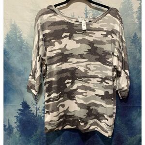 Women's Camo Size Medium‎